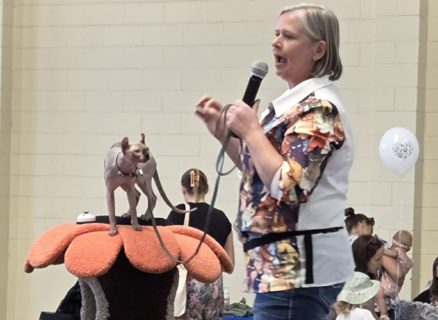 Jane Cockerton presenting feline behaviour at Rockhampton Pet Expo.